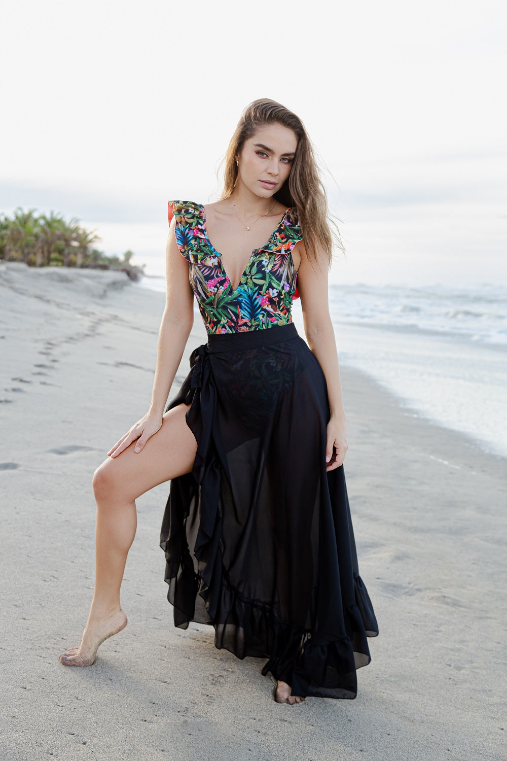 Beach outlet lady black smooth skirt