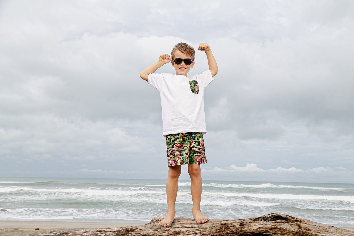 Personalized boy's t-shirt Paradise